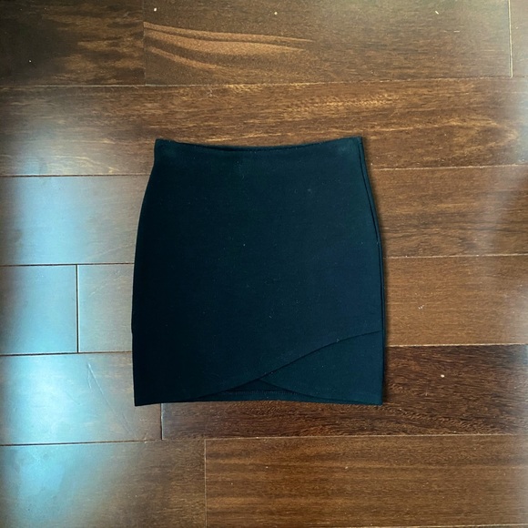 Aritzia Sunday best Black skirt - Picture 2 of 5